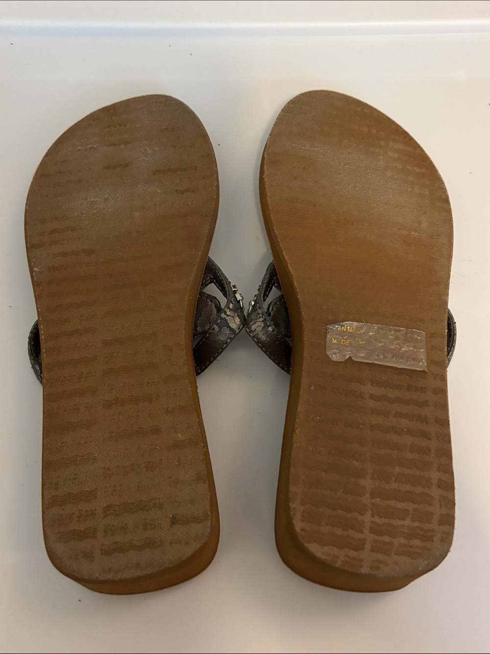 Yellow Box Brown Jeweled Thong Sandals Size 6 - Picture 4 of 4